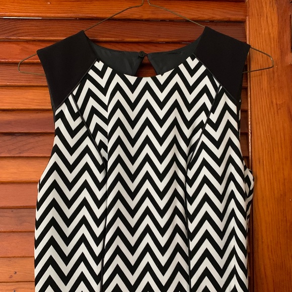 H&M black and white modern geometric sheath midi dress - Picture 4 of 7